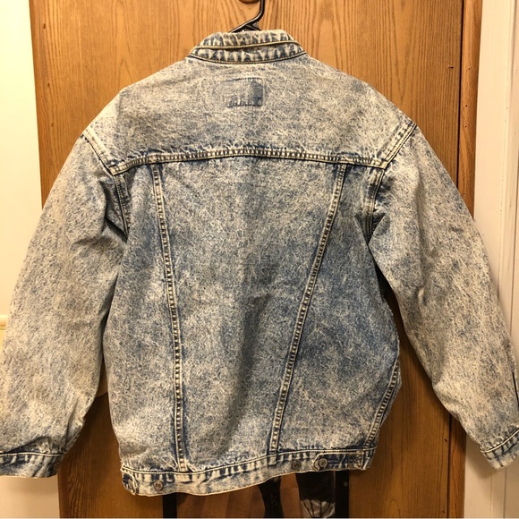 Gap light wash jean jacket - Picture 2 of 7
